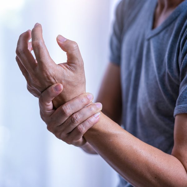 Metrolina-Neurological-Associates-man-with-muscle-cramp-myopathy